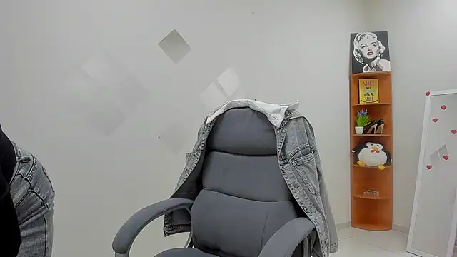 Doliss online show from 04-23-26, 06:03