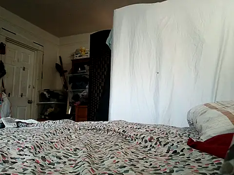 Snapshot of DevinToore chatting on 10-10-25, 03:22 DevinToore online show from 10-10-25, 03:22