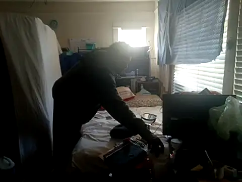 Snapshot of DevinToore chatting on 10-14-25, 06:20 DevinToore online show from 10-14-25, 06:20