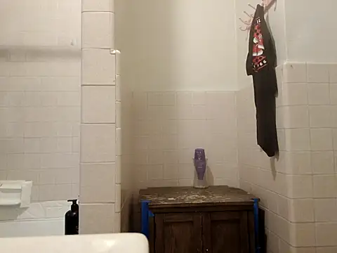 Snapshot of DevinToore chatting on 10-19-25, 05:35 DevinToore online show from 10-19-25, 05:35