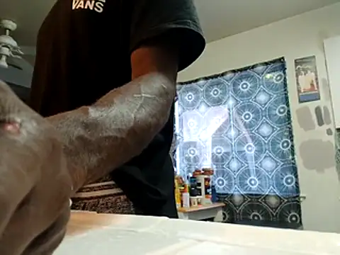 Snapshot of DevinToore chatting on 10-27-25, 08:24 DevinToore online show from 10-27-25, 08:24