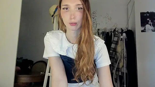 LisaIcon online show from 06-15-26, 08:44