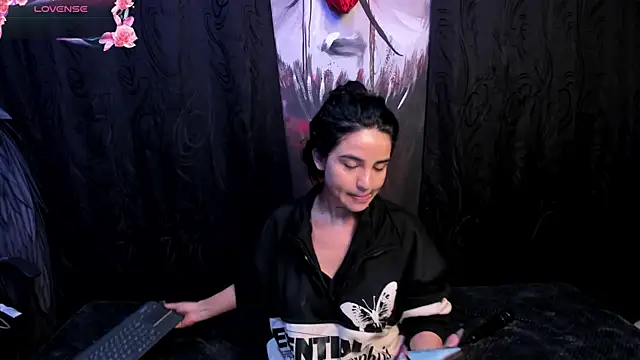 Snapshot of Kylie-fox chatting on 09-26-25, 12:03 Kylie-fox online show from 09-26-25, 12:03