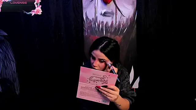 Snapshot of Kylie-fox chatting on 10-08-25, 11:57 Kylie-fox online show from 10-08-25, 11:57