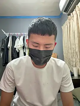 Snapshot of Benson18y chatting on 12-18-24, 05:21 Benson18y online show from 12-18-24, 05:21