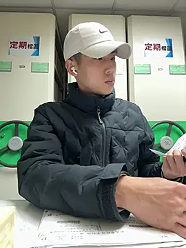 Snapshot of Benson18y chatting on 03-21-25, 03:22 Benson18y online show from 03-21-25, 03:22