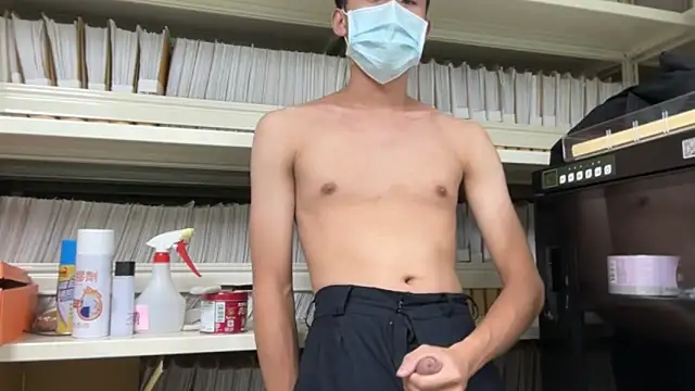 Snapshot of Benson18y chatting on 09-18-25, 08:16 Benson18y online show from 09-18-25, 08:16