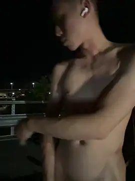 Snapshot of Benson18y chatting on 09-29-25, 03:28 Benson18y online show from 09-29-25, 03:28