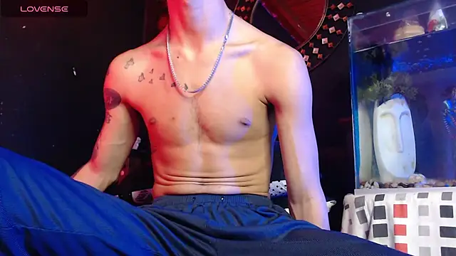 Snapshot of Godly_huan chatting on 12-14-25, 11:04 Godly huan online show from 12-14-25, 11:04