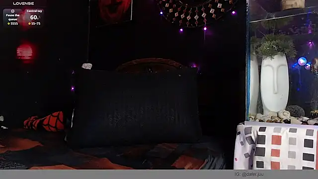 Snapshot of Godly_huan chatting on 12-20-25, 06:09 Godly huan online show from 12-20-25, 06:09