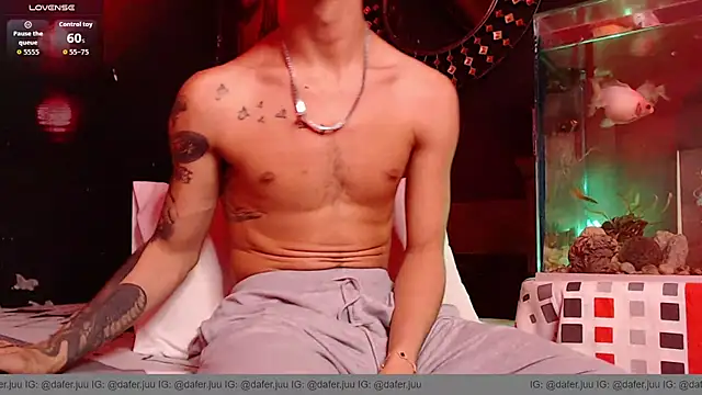 Snapshot of Godly_huan chatting on 02-14-26, 01:02 Godly huan online show from 02-14-26, 01:02