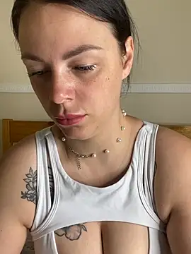 Lola Hale online show from 06-21-26, 07:22