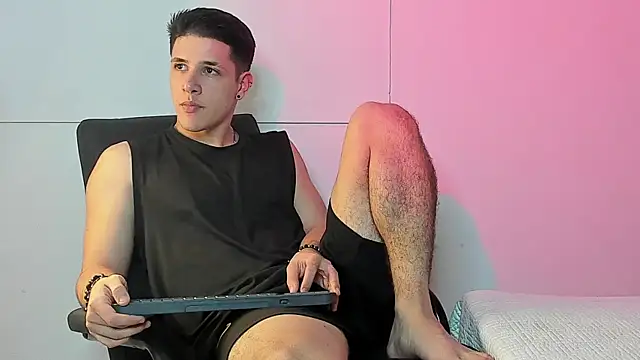 Snapshot of Adan_rivas_ chatting on 01-07-25, 11:24 Adan rivas online show from 01-07-25, 11:24