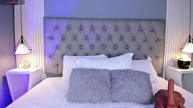 Snapshot of VioletthaRous chatting on 01-09-26, 10:44 VioletthaRous online show from 01-09-26, 10:44