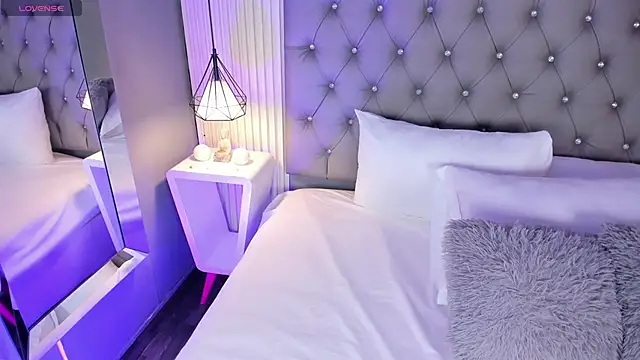 Snapshot of VioletthaRous chatting on 02-18-26, 10:39 VioletthaRous online show from 02-18-26, 10:39