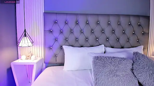 Snapshot of VioletthaRous chatting on 02-21-26, 10:44 VioletthaRous online show from 02-21-26, 10:44