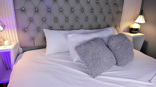 Snapshot of VioletthaRous chatting on 02-24-26, 10:41 VioletthaRous online show from 02-24-26, 10:41