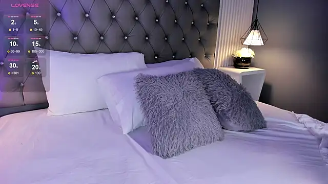 Snapshot of VioletthaRous chatting on 02-25-26, 10:41 VioletthaRous online show from 02-25-26, 10:41