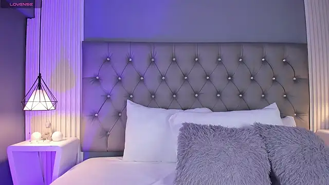 Snapshot of VioletthaRous chatting on 02-26-26, 10:42 VioletthaRous online show from 02-26-26, 10:42