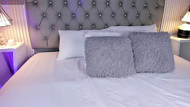 Snapshot of VioletthaRous chatting on 03-05-26, 10:39 VioletthaRous online show from 03-05-26, 10:39