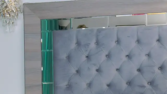 Snapshot of Lorehottie chatting on 09-24-25, 01:47 Lorehottie online show from 09-24-25, 01:47