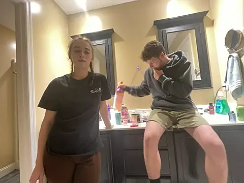 Snapshot of Maxinebabyyy chatting on 12-18-24, 02:32 Maxinebabyyy online show from 12-18-24, 02:32