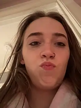 Snapshot of Maxinebabyyy chatting on 03-01-25, 03:16 Maxinebabyyy online show from 03-01-25, 03:16