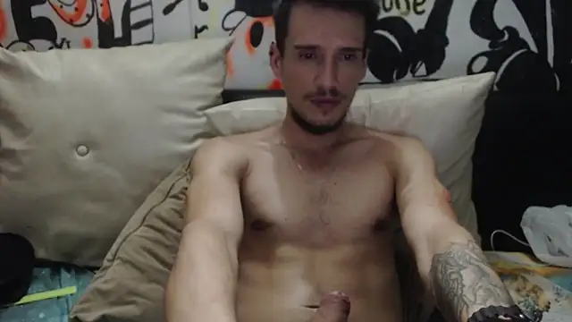 roystonee01 online show from 10-18-25, 07:53