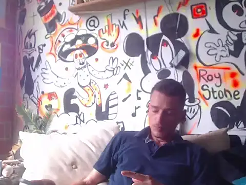 roystonee01 online show from 11-05-25, 04:40