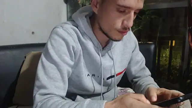 roystonee01 online show from 11-18-25, 06:40