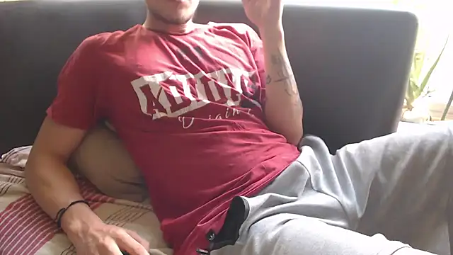 roystonee01 online show from 04-28-26, 08:58