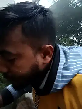 Snapshot of arafat_mia chatting on 12-21-25, 12:40 arafat mia online show from 12-21-25, 12:40