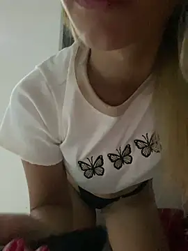 Snapshot of Carolinen chatting on 01-31-25, 11:45 Carolinen online show from 01-31-25, 11:45