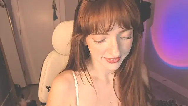 Snapshot of foxxyyyred chatting on 03-06-26, 03:03 foxxyyyred online show from 03-06-26, 03:03