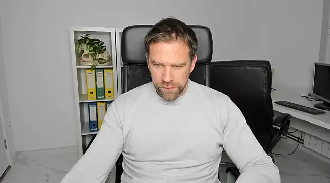 Snapshot of John-E-Dough chatting on 12-09-24, 04:45 John-E-Dough online show from 12-09-24, 04:45