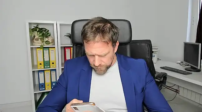Snapshot of John-E-Dough chatting on 12-14-24, 08:02 John-E-Dough online show from 12-14-24, 08:02