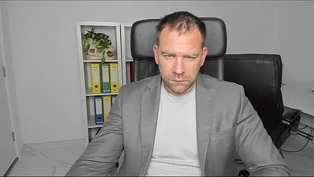 Snapshot of John-E-Dough chatting on 12-26-24, 05:04 John-E-Dough online show from 12-26-24, 05:04