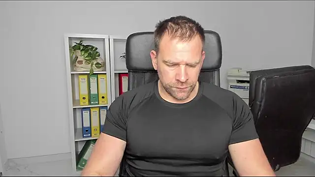 Snapshot of John-E-Dough chatting on 12-28-24, 04:51 John-E-Dough online show from 12-28-24, 04:51