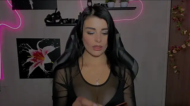 Snapshot of KayWuds chatting on 12-10-24, 11:11 KayWuds online show from 12-10-24, 11:11