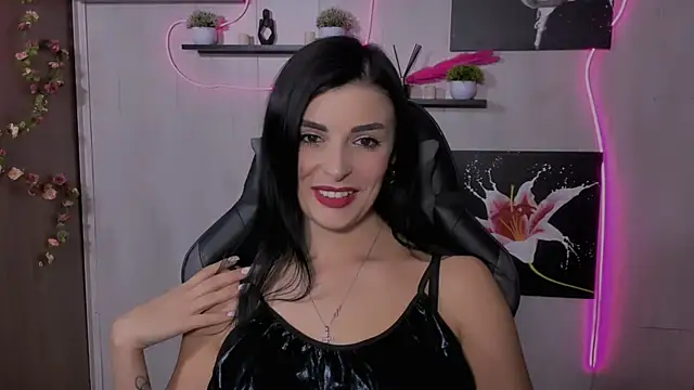 Snapshot of KayWuds chatting on 02-07-25, 01:11 KayWuds online show from 02-07-25, 01:11