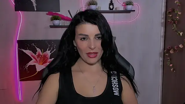 Snapshot of KayWuds chatting on 02-08-25, 06:12 KayWuds online show from 02-08-25, 06:12