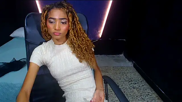 Snapshot of Charlotte_Love10 chatting on 01-26-25, 03:48 Charlotte Love10 online show from 01-26-25, 03:48