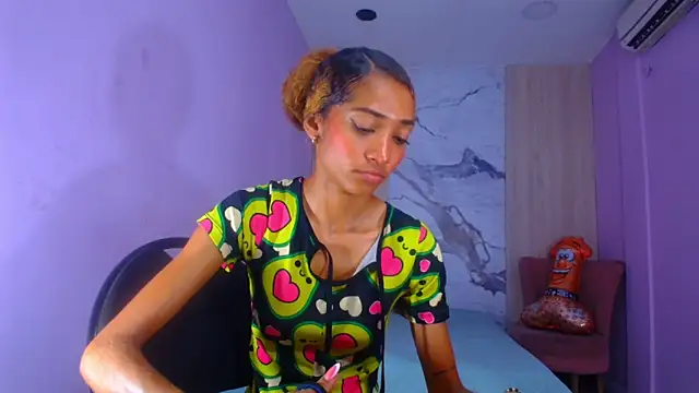 Snapshot of Charlotte_Love10 chatting on 02-05-25, 03:09 Charlotte Love10 online show from 02-05-25, 03:09