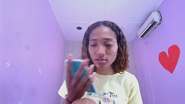 Snapshot of Charlotte_Love10 chatting on 03-18-25, 11:41 Charlotte Love10 online show from 03-18-25, 11:41