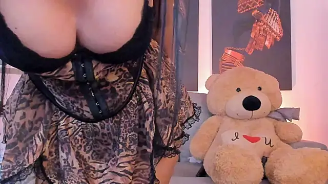 Snapshot of saralife chatting on 01-05-26, 05:27 saralife online show from 01-05-26, 05:27