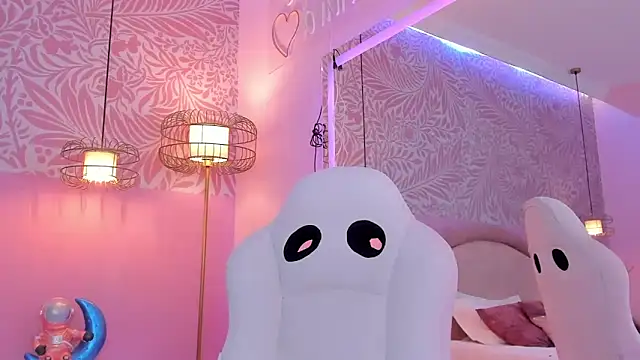 Snapshot of EmilyCollinss1 chatting on 12-18-25, 06:30 EmilyCollinss1 online show from 12-18-25, 06:30