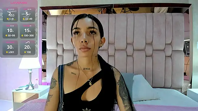 Snapshot of Mollymoon1 chatting on 12-15-24, 02:27 Mollymoon1 online show from 12-15-24, 02:27
