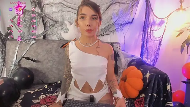 Snapshot of Mollymoon1 chatting on 10-31-25, 09:16 Mollymoon1 online show from 10-31-25, 09:16