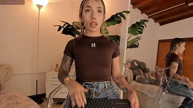 Snapshot of Mollymoon1 chatting on 01-31-26, 08:18 Mollymoon1 online show from 01-31-26, 08:18