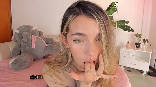 Snapshot of Mollymoon1 chatting on 02-04-26, 08:47 Mollymoon1 online show from 02-04-26, 08:47